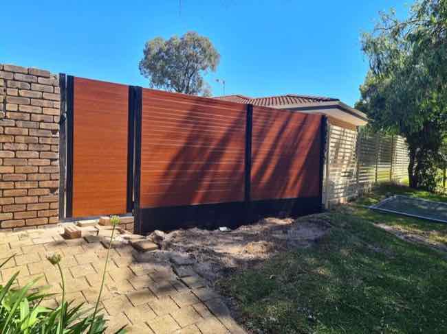 Aluminium slat fence with gate
