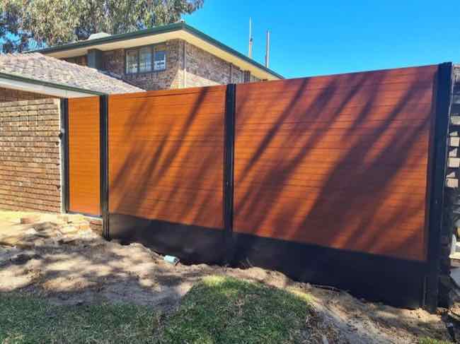 Aluminium slat fence with side gate