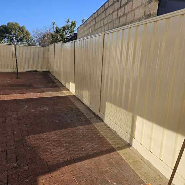 Cream colorbond courtyard fence