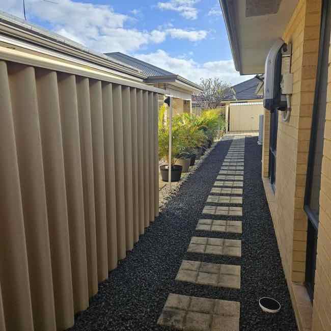 cream colorbond sideyard