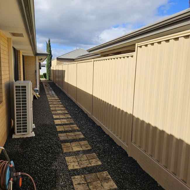 cream colorbond sideyard
