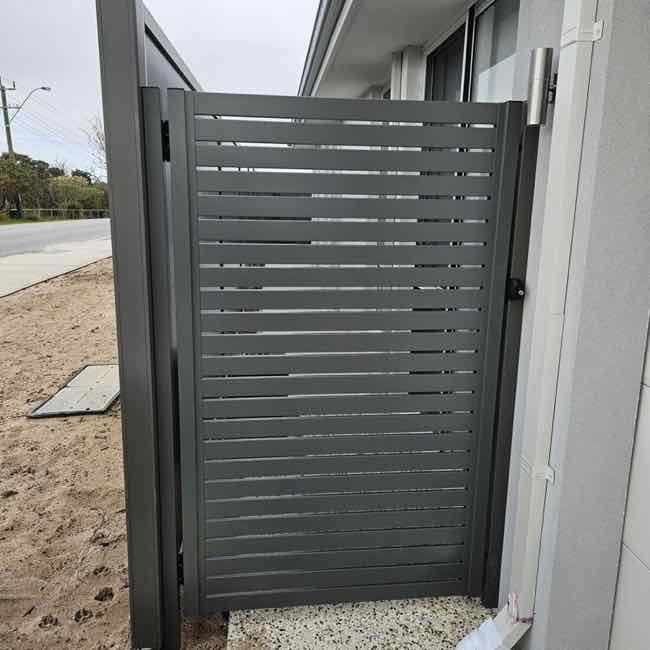 Single slat side gate