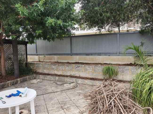 concrete sleeper retaining wall